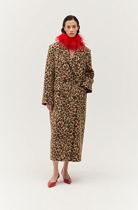 Фото модной одежды - ленте пальто длинное двубортное леопард сезон 2020 года