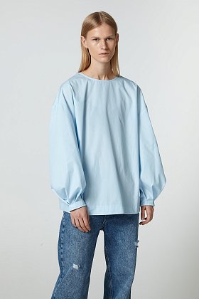 Фото модного берта блузка объемный рукав голубая сезон 2020 года
