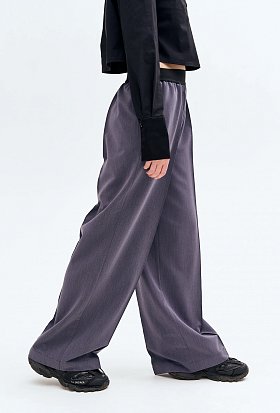 Фото модного эва брюки с отстрочкой на резинке под джинс сезон 2020 года