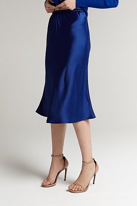 Фото модной одежды - ригги юбка атласная по косой синяя сезон 2020 года