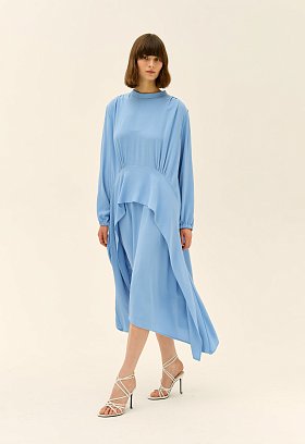 Фото модного мусс платье с воланом голубое сезон 2020 года