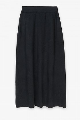 Фото модной одежды - limited юбка свободная с разрезом черная сезон 2020 года
