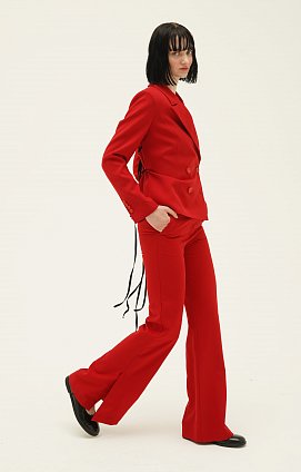 Фото модного линда брюки легкий клеш красные сезон 2020 года