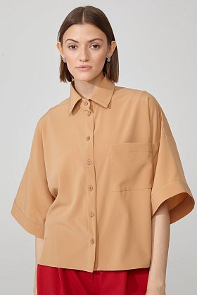 Фото модного раби блуза с коротким рукавом карамельного цвета сезон 2020 года