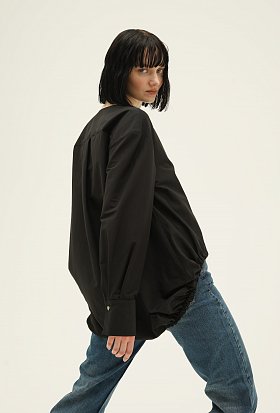 Фото модной одежды - минера блуза с фигурным низом и кулиской черная сезон 2020 года