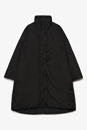 Фото модной одежды - брэди чёрное пальто-пуховик сезон 2020 года