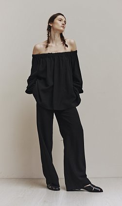 Фото модного пола костюм блуза с брюками черный сезон 2020 года