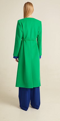 Фото модной одежды - лори пальто на поясе зеленое сезон 2020 года