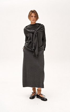 Фото модной одежды - limited шарф как джемпер серый сезон 2018 года