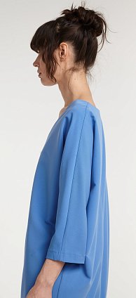 Фото модного мила платье-кокон голубое сезон 2020 года