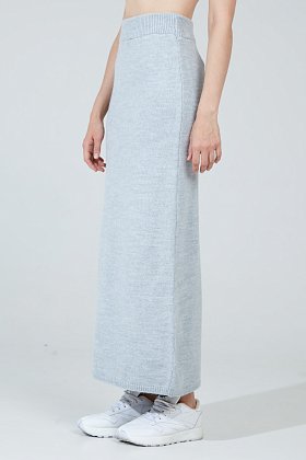 Фото модного  агва юбка вязаная прямая серая сезон 2020 года