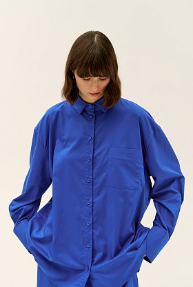 Фото модной одежды - багги рубашка оверсайз синяя сезон 2020 года