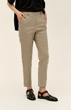 Фото модного калли брюки узкие бежевые сезон 2020 года
