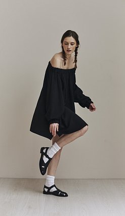 Фото модного пола платье круизное черное сезон 2020 года