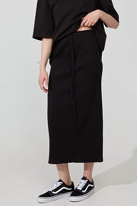 Фото модного айка юбка трикотажная макси черная сезон 2020 года