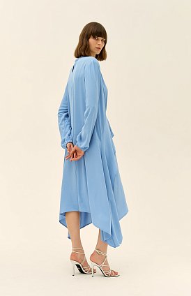 Фото модной одежды - мусс платье с воланом голубое сезон 2020 года