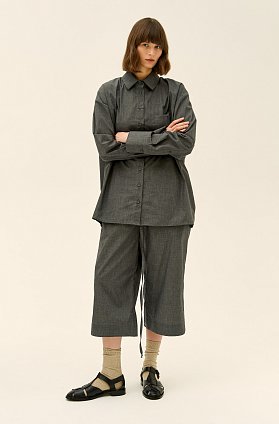 Фото модной одежды - багги шорты оверсайз серые сезон 2020 года