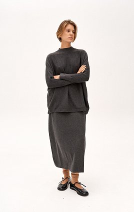 Фото модного limited костюм джемпер с юбкой серый сезон 2020 года