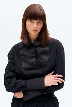 Фото модной одежды - феличе блуза укороченная с манишкой черная сезон 2020 года