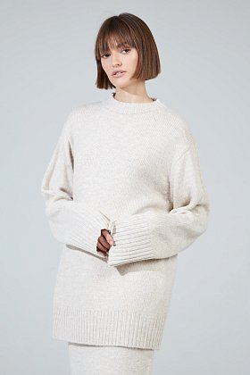 Фото модной одежды - агва молочный костюм с юбкой сезон 2020 года