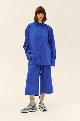 Фото модного багги костюм рубашка с шортами синий сезон 2020 года