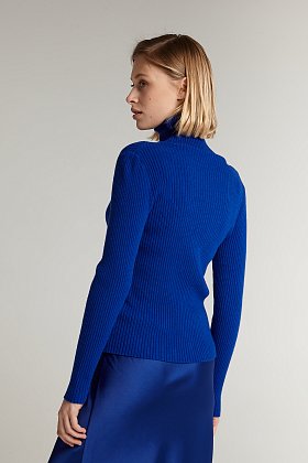 Фото модной одежды - limited водолазка лапша синяя сезон 2020 года