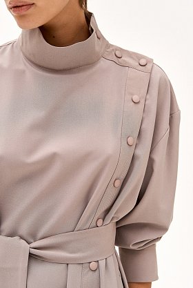 Фото модной одежды - сари платье с кнопками серое сезон 2020 года