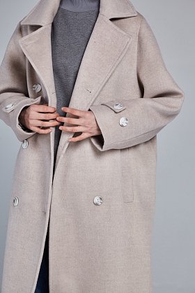 Фото модной одежды - либа пальто кокон бежевый цвет сезон 2020 года