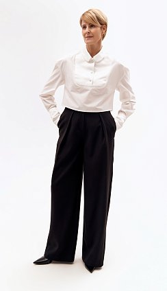Фото модной одежды - тимбра брюки палаццо со встречной складкой черные сезон 2020 года